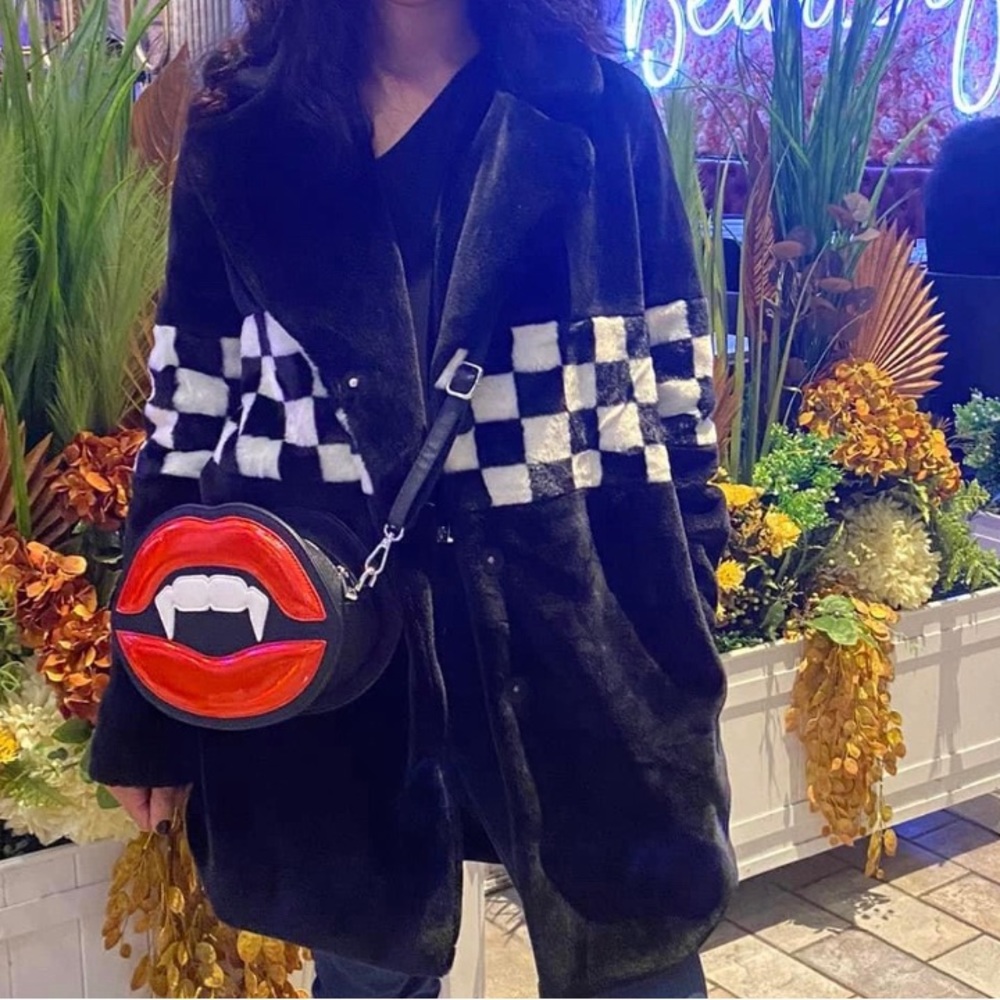 Vampire kiss purse